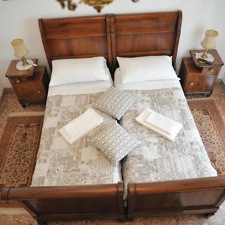 Home Tiberius فيرونا